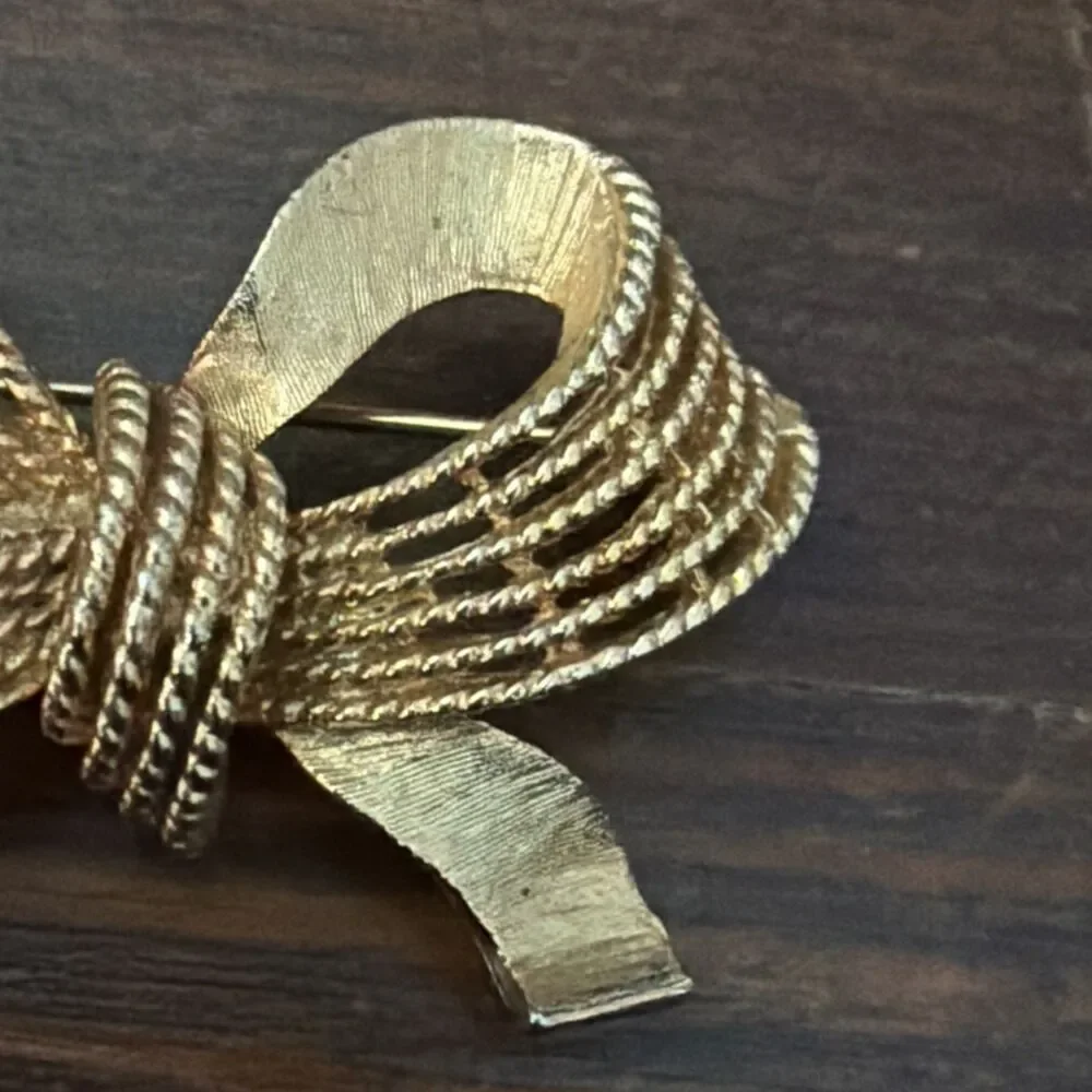 Large Modernist Gold Tone Bow Brooch Vintage 1970's Signed Kramer